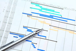 Gantt chart and pen BAG Förderprogramm Termine und Stichtage